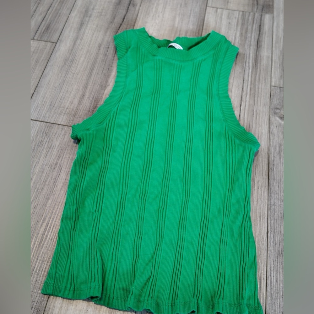 Zara Women’s Green sleeveless Top with ribbed detailing Stretchy material Spring